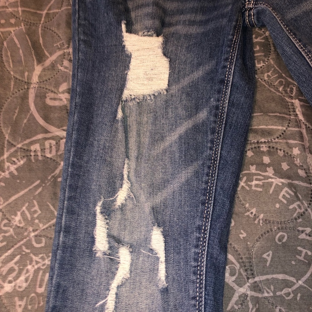 Distressed jeans - Picture 5 of 6